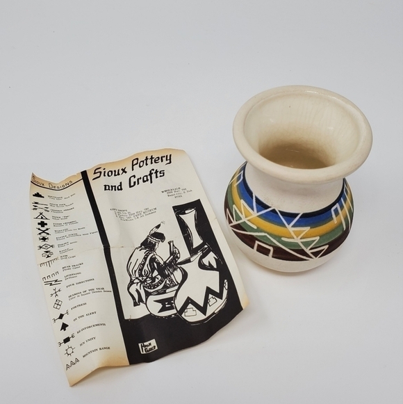 VINTAGE SIOUX POTTERY AND CRAFTS SMALL VASE SIGNED NATIVE SOUTHWEST COLLECTIBLE - Picture 2 of 12